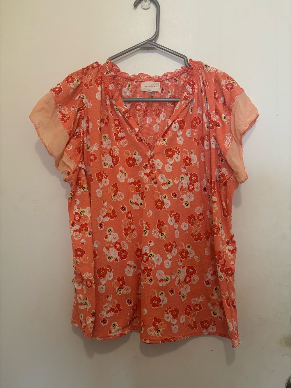 Coral/Salmon Pink Floral Print Flutter Sleeve Blouse – Women’s Large